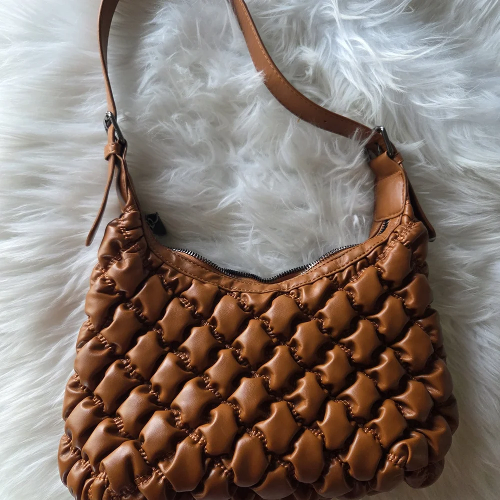 Quilted Shoulder Bag in Caramel Brown - Picture 3 of 4